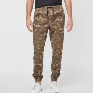 New GUESS Mens Camo Joggers